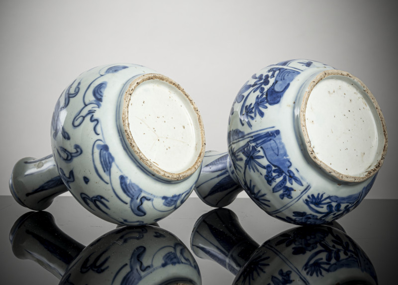 Two underglaze blue decorated kendi, one decorated in the Kraak style - 图4