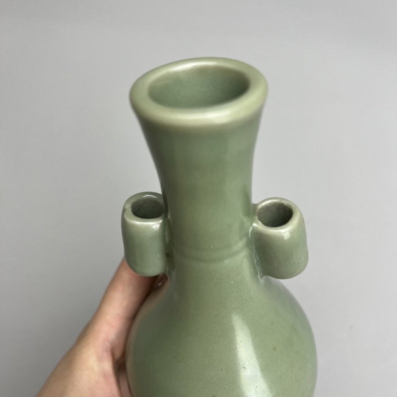 明代 龙泉窑青釉贯耳瓶 - 图9