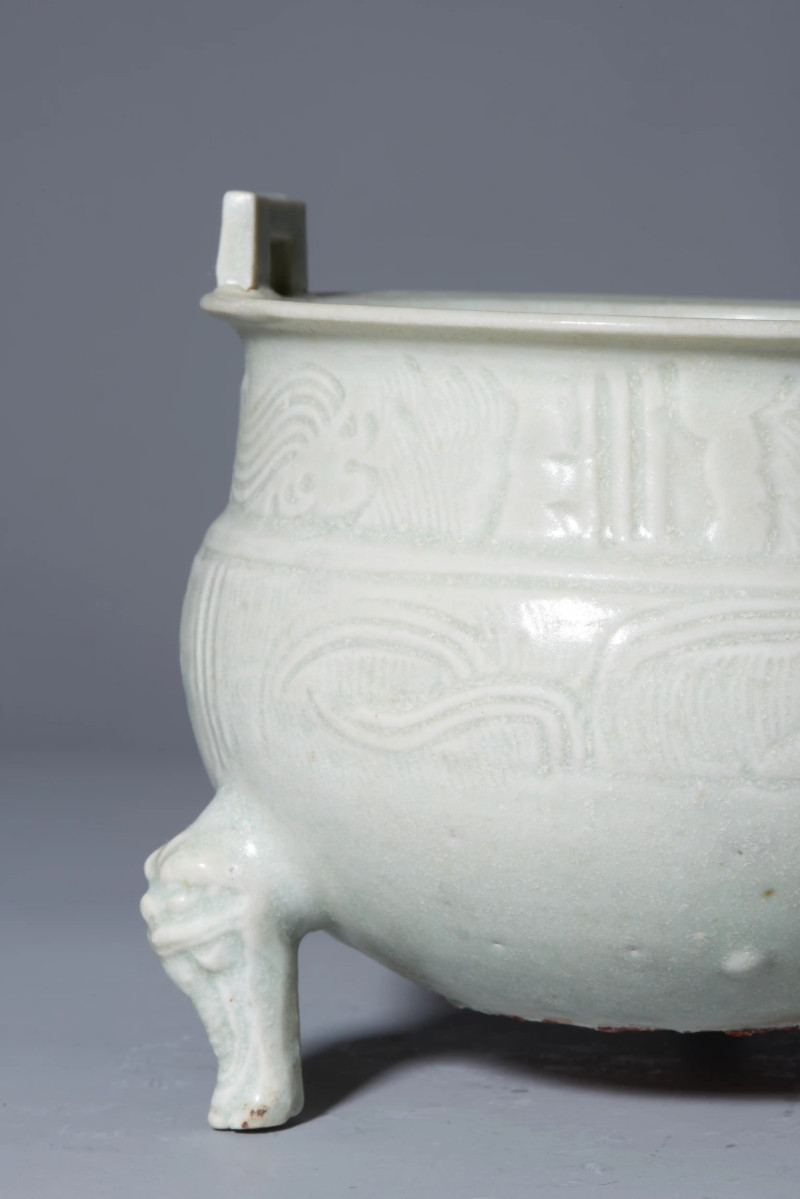 明代 青白釉仿古纹鼎式炉 - 图6