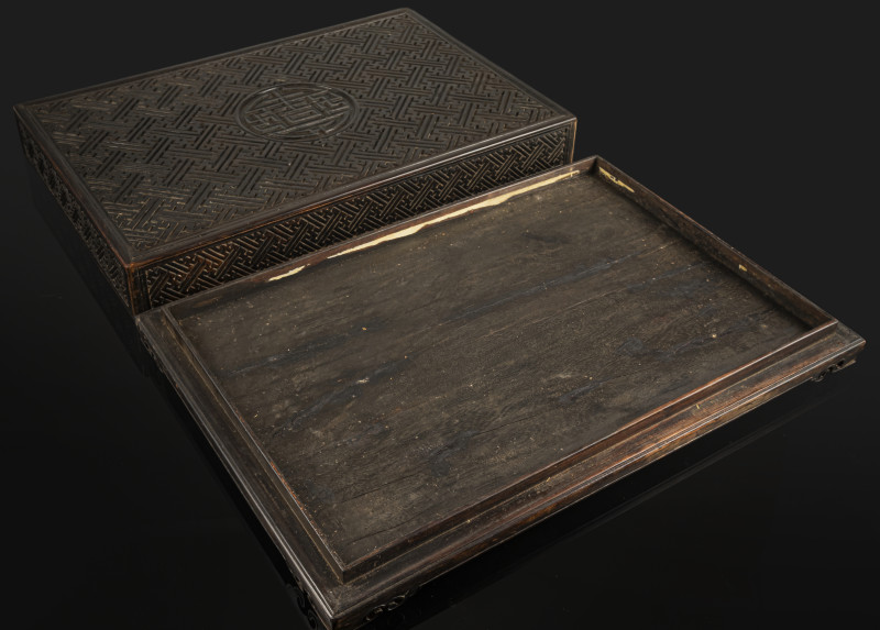A fine carved Zitan box and for paper with 'shou' and swastika decoration made of zitan - 图3