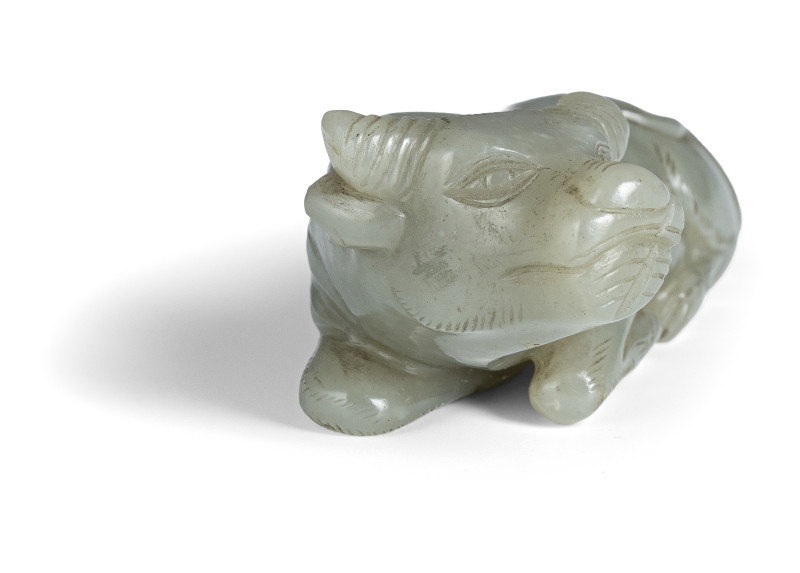 A light green jade carving of a lrecumbent ox - 图3