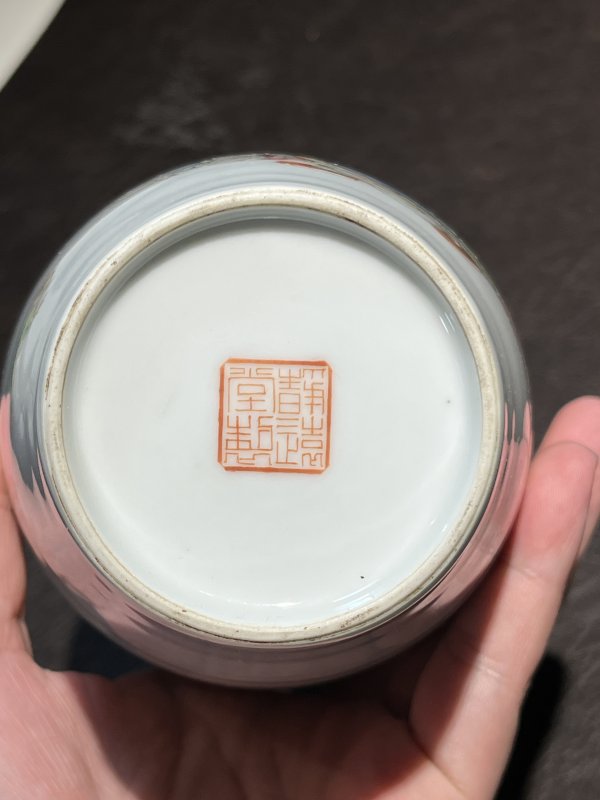 民国 粉彩“刘海戏金蟾”纹瓶（配木座、老盒） - 图17