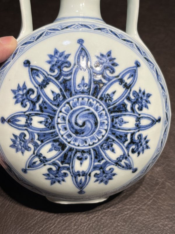 明永乐 青花绶带耳葫芦抱月瓶 - 图12