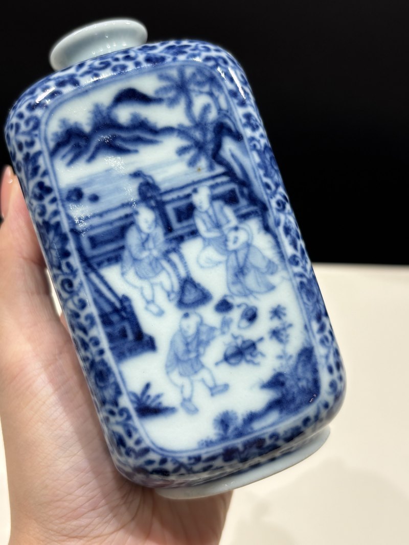 清雍正 青花花卉开光婴戏图方瓶 - 图9