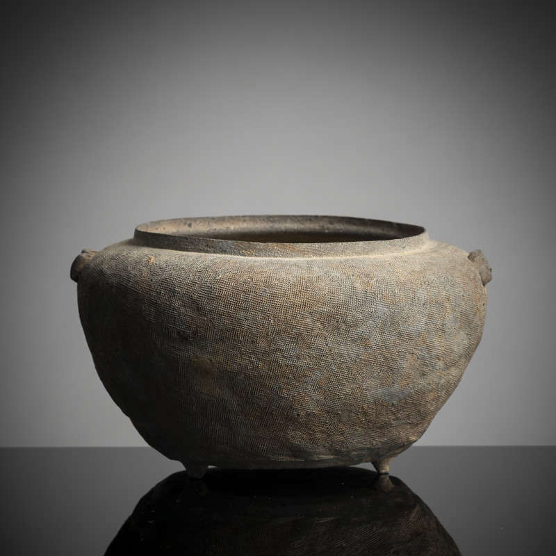 A fine impressed pottery jar