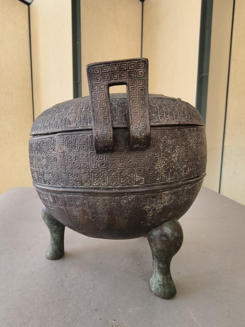 Three-legged bronze food vessel "ding" type - 图20