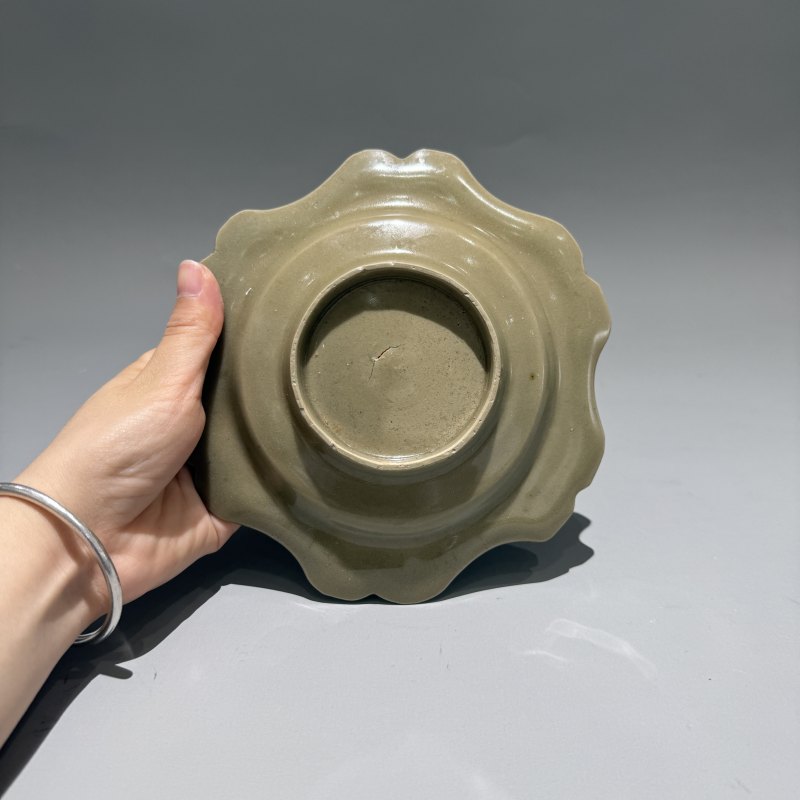 明代 龙泉窑莲子花口盖杯、托盘一套 - 图16