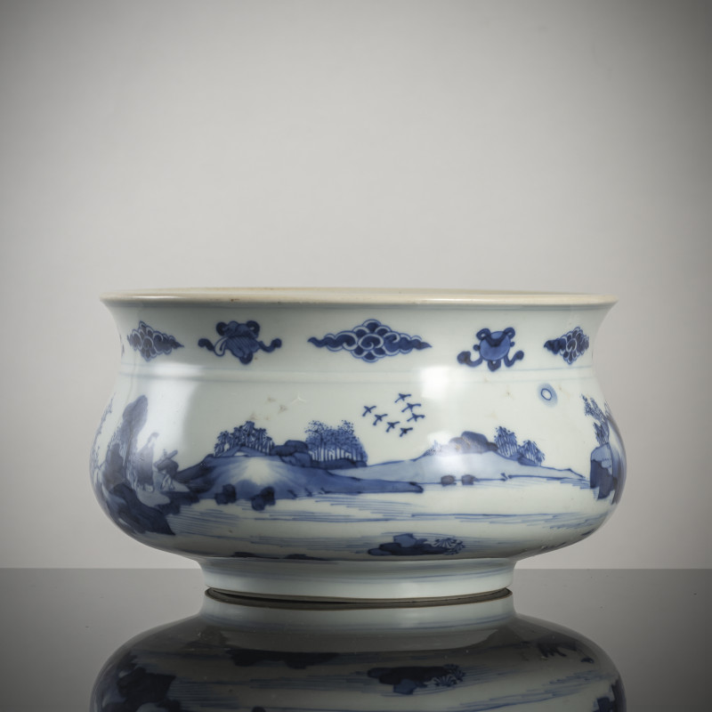 A blue and white porcelain censer with scholars and landscape decoration - 图2