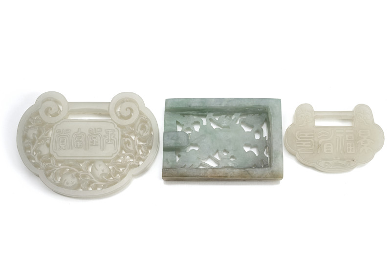 Two pendants and a belt clasp made of jade or jadeite - 图2