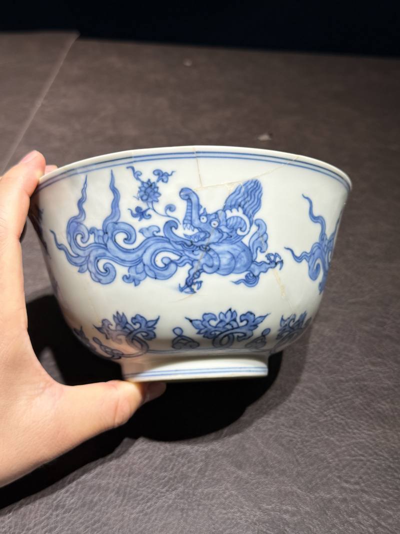 明成化 青花香草龙纹碗 - 图15