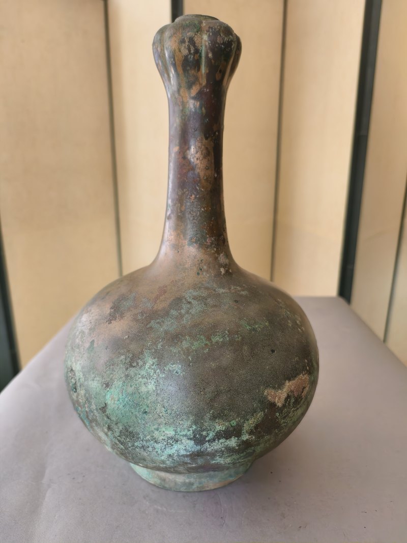 A bronze "garlic head" bottle vase - 图9