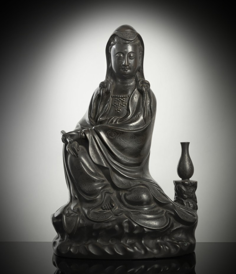 A FINE SILVER-INLAID BRONZE FIGURE OF GUANYIN