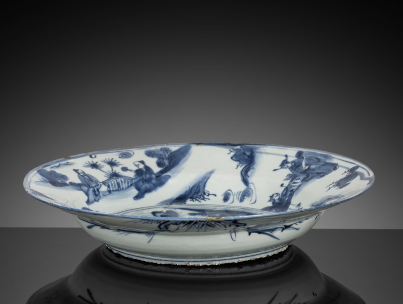 A blue and white porcelain plate with scholarly scenes - 图2