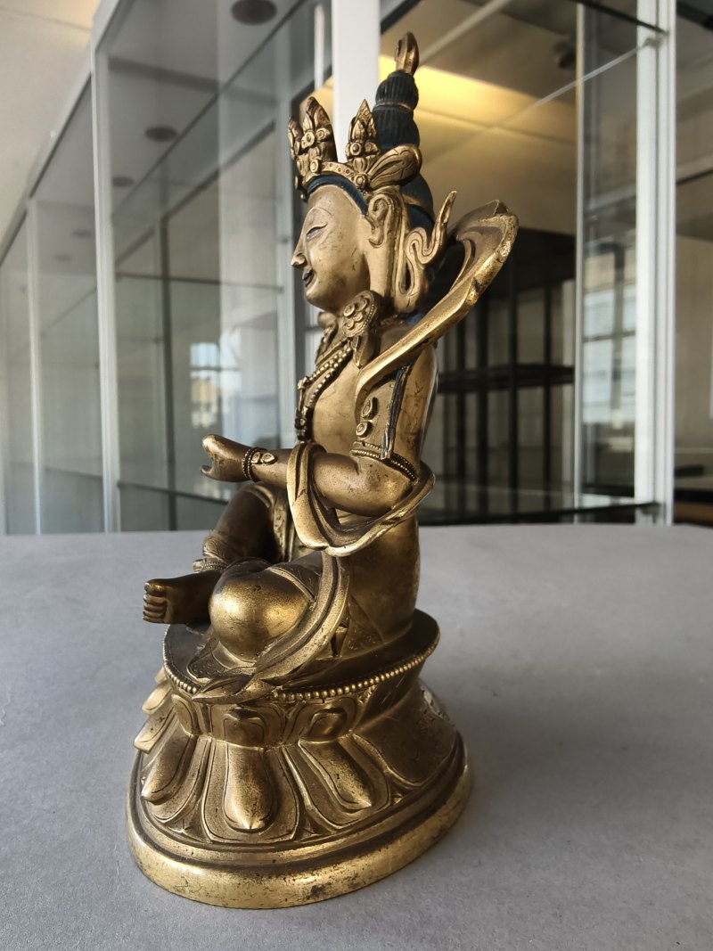 A gilt-bronze figure of a Bodhisattva - 图17