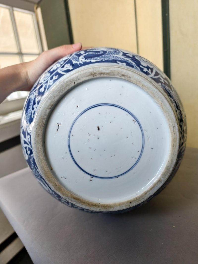 A large and rare 'triple gourd' porcelain vase with underglaze blue dragon decoration - 图21