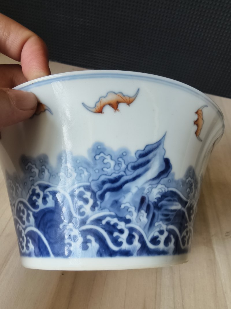 A 'doucai' porcelain waves and bats bowl - 图6