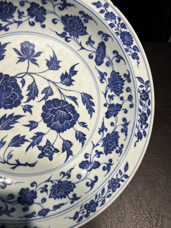 清雍正 仿永乐青花缠枝莲纹折沿大盘 - 图22