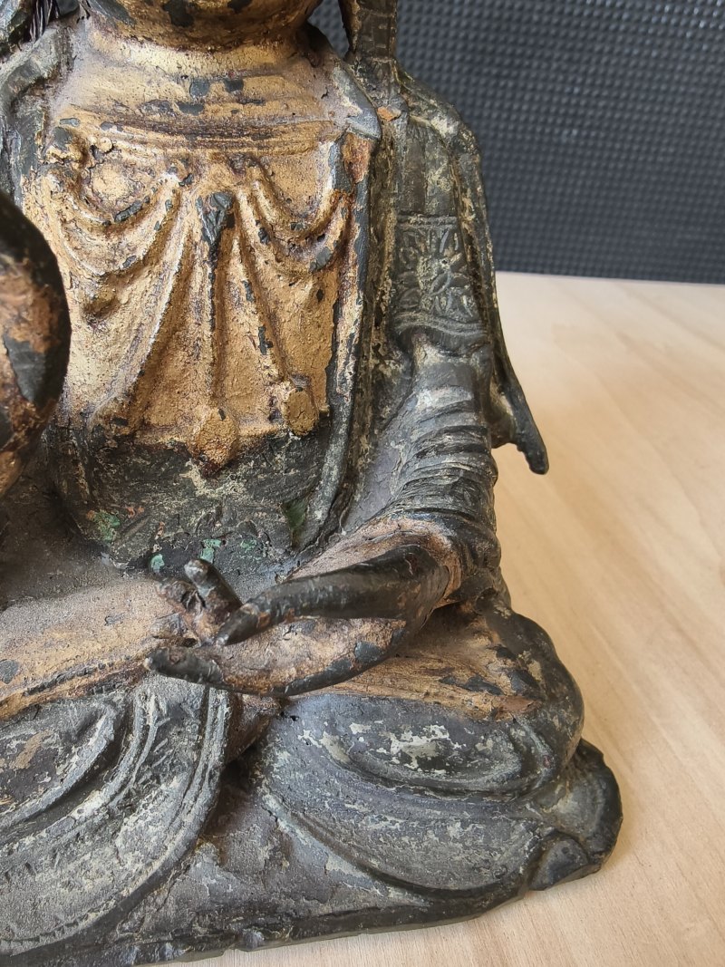 A part-gilt bronze of seated Guanyin - 图13
