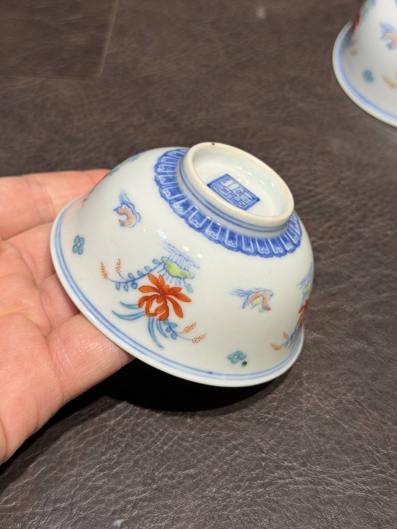 清中期 “三和堂制”款斗彩莲池鸳鸯纹茶圆一对 - 图9