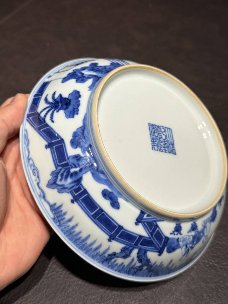 清乾隆 仿宣德青花庭院仕女纹盘 - 图21