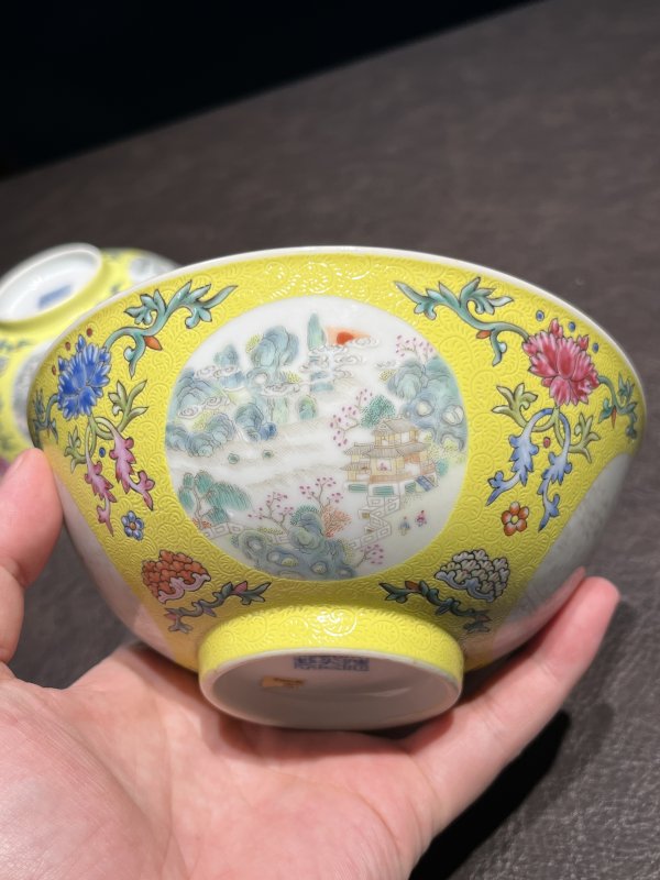 清道光 洋彩黄地轧道开光山水瓷碗一对 - 图12