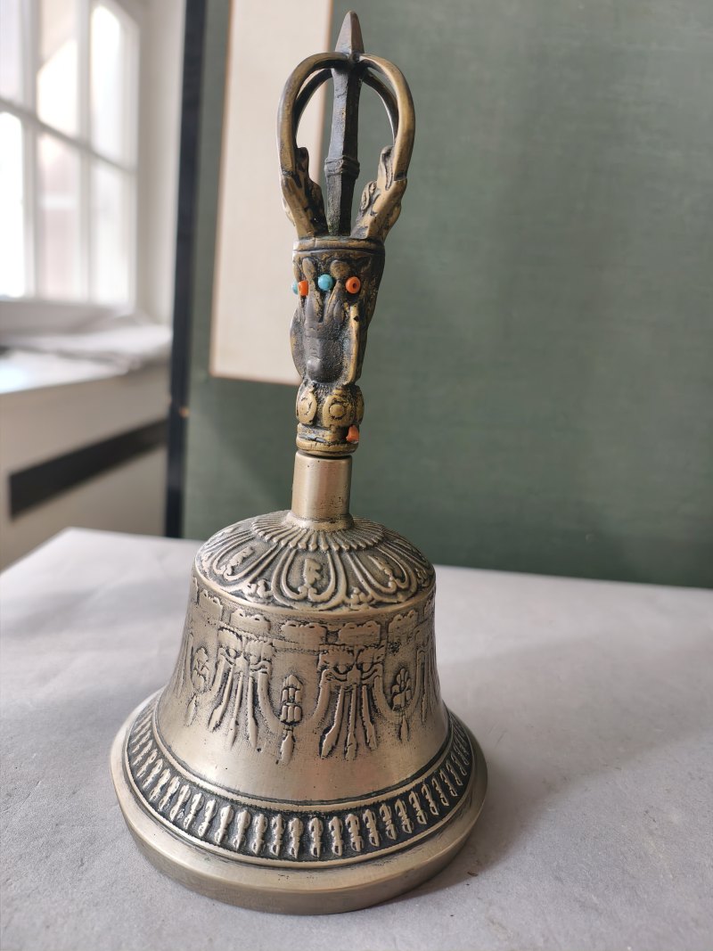 A metal bell (ghanta) and a phurbu - 图11