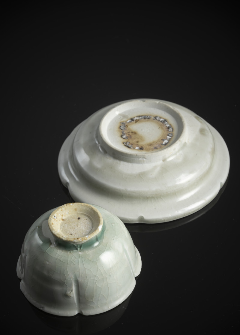 A floriform 'qingbai' ware tea cup and associated stand - 图3