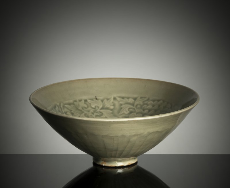 A fine conical 'Yaozhou' ware bowl with carved floral decoration - 图3