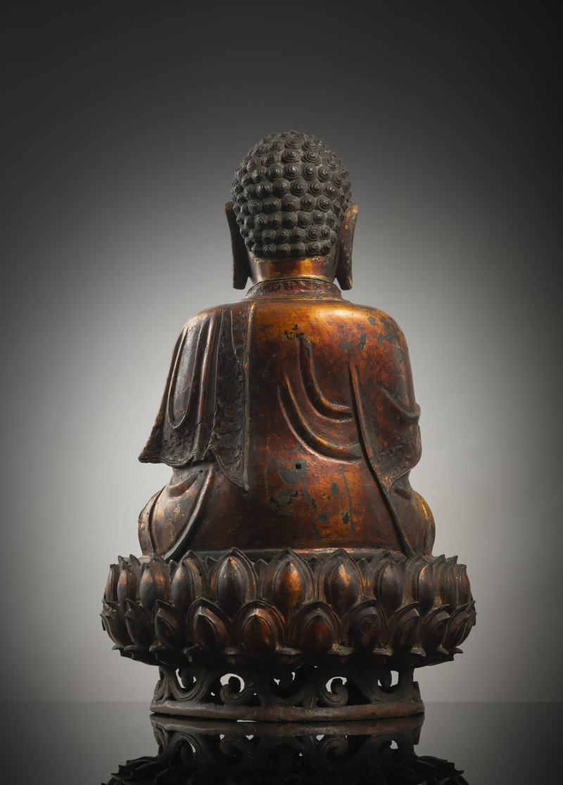 A GILT- AND RED-LACQUERED BRONZE FIGURE OF BUDDHA SHAKYAMUNI - 图2