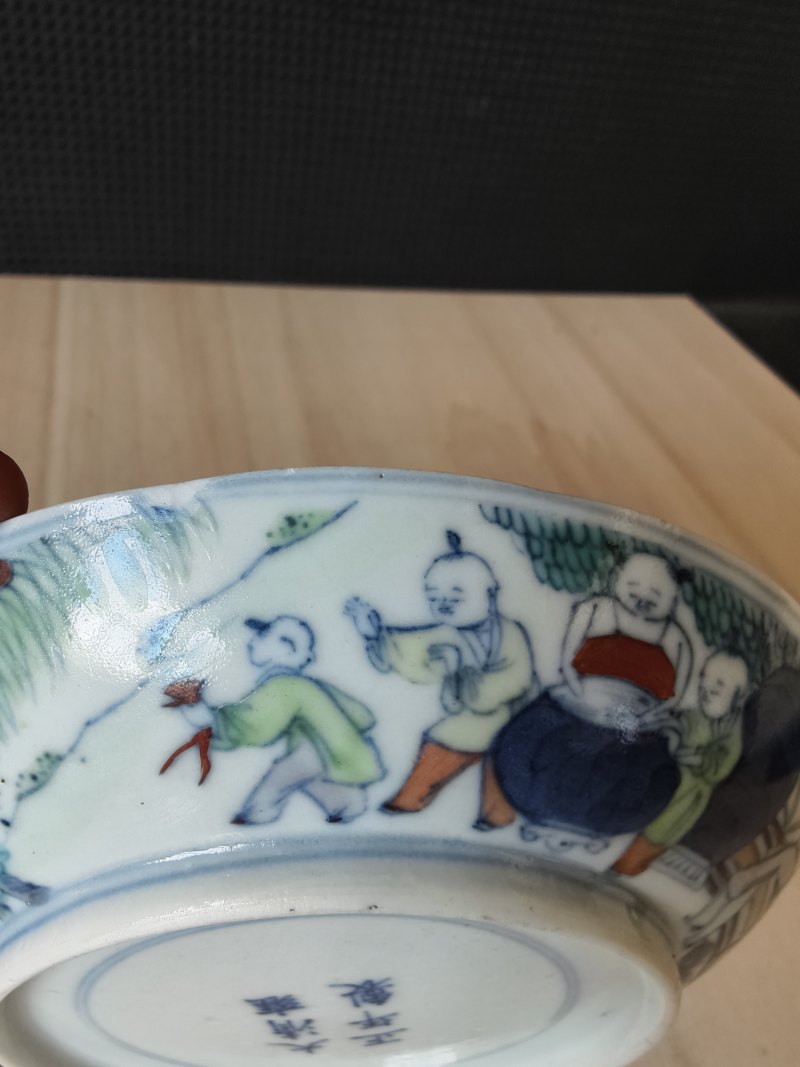 A 'Doucai' saucer with decoration of playing boys - 图14