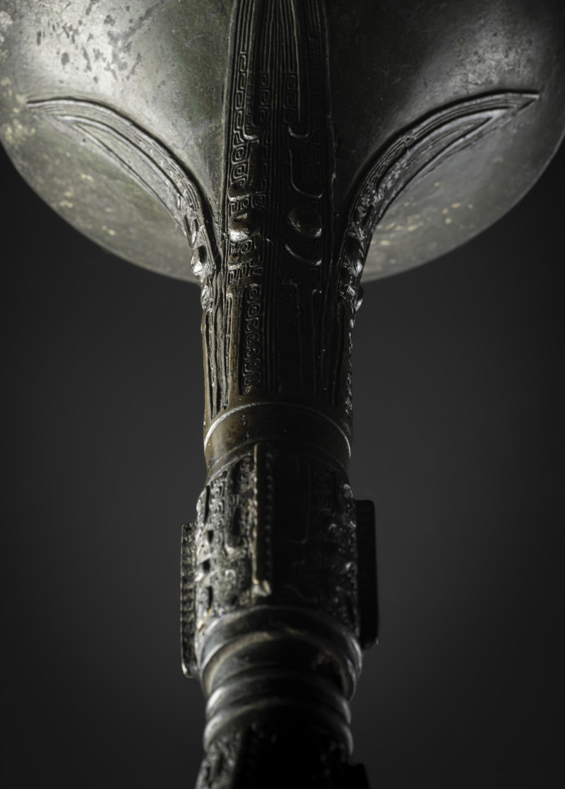 A bronze 'gu' vase with archaistic relief decoration - 图5
