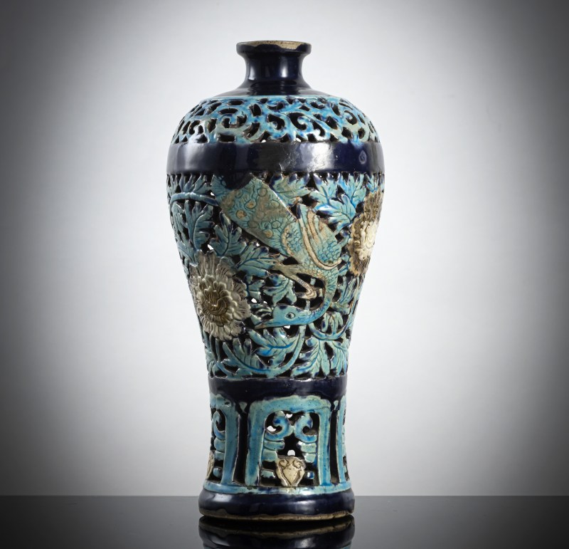 A rare pierced 'Fahua' meiping - 图3