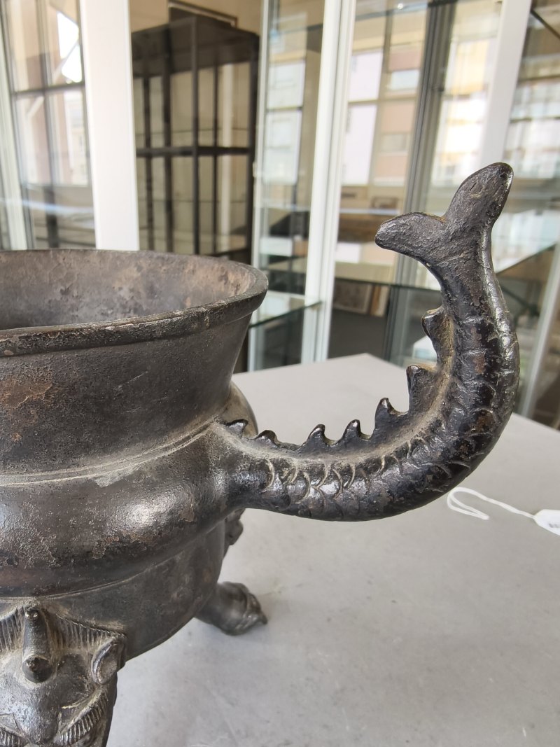 Ann unusual bronze censer on three feet with dragon handles - 图26