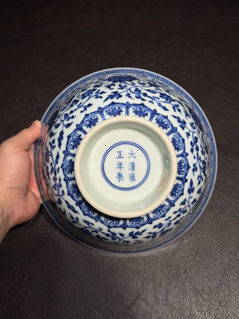 清雍正 青花缠枝莲纹大碗 - 图12