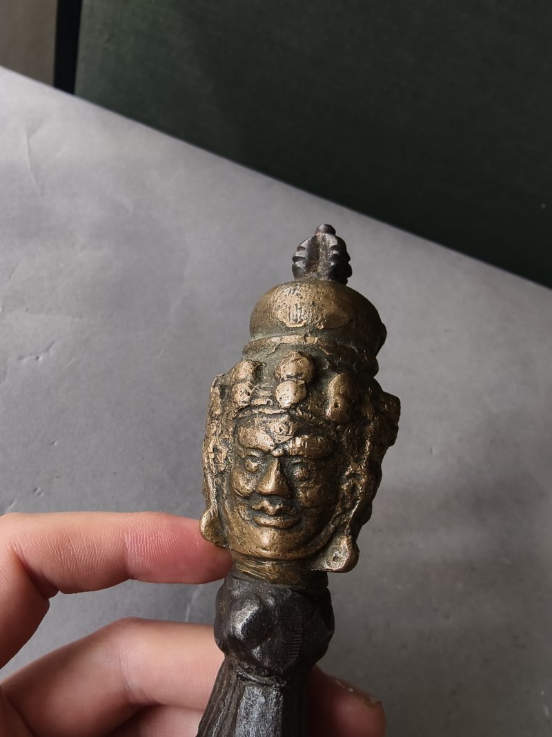 A metal bell (ghanta) and a phurbu - 图28
