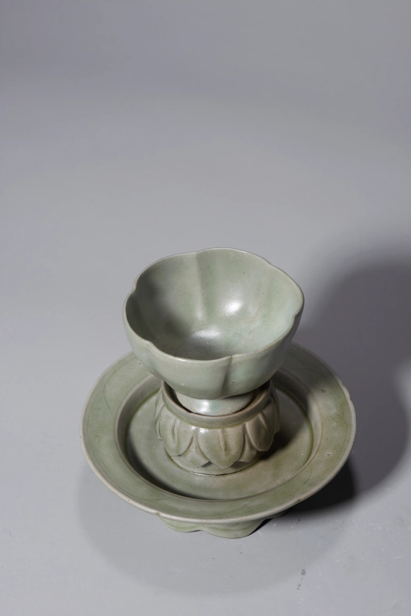 明代 青釉莲瓣纹盏、托 - 图5