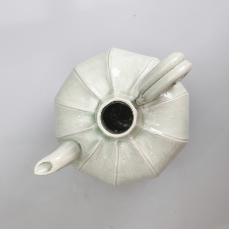 明代 青釉狮钮十棱执壶 - 图19