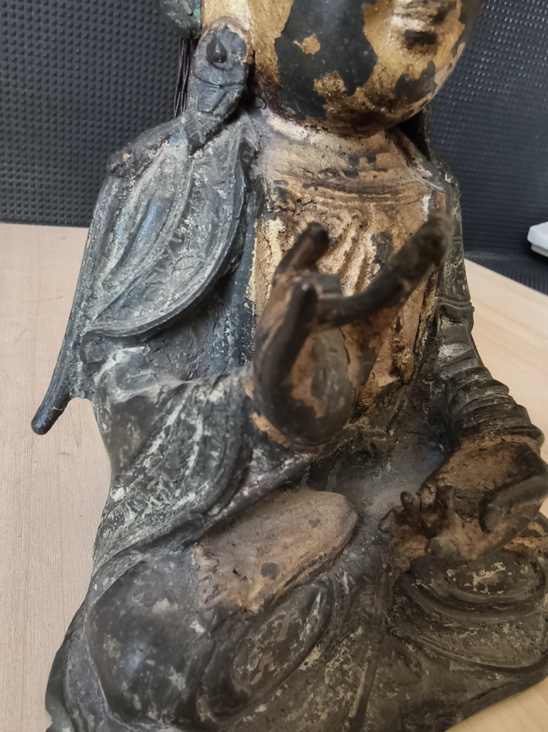 A part-gilt bronze of seated Guanyin - 图14
