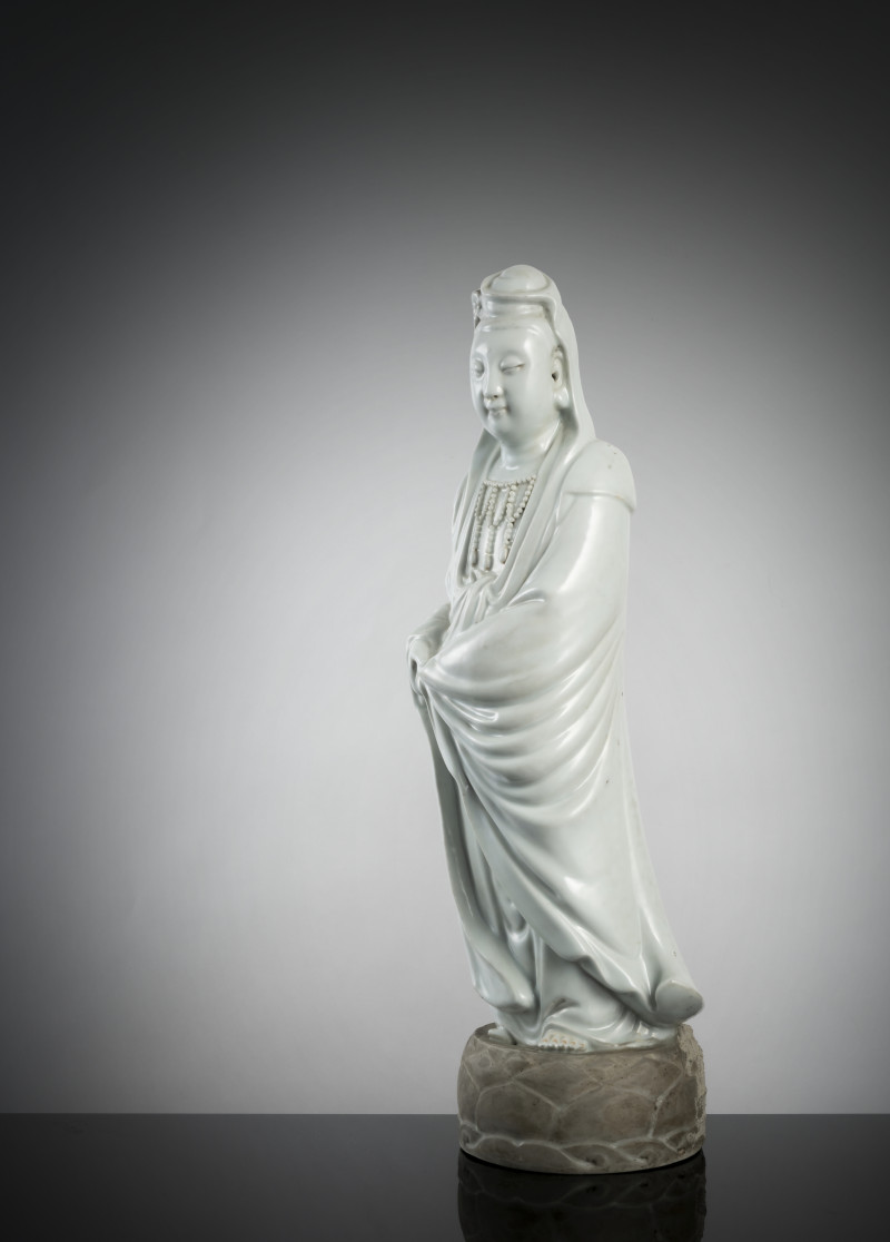 A Dehua porcelain figure of the standing Guanyin - 图3