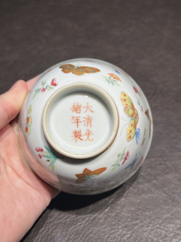 清光绪 粉彩描金百蝶盖碗一对 - 图18