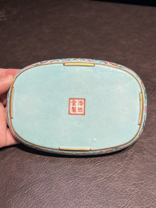 清嘉庆 松石绿地开光粉彩花卉纹茶盘 - 图9