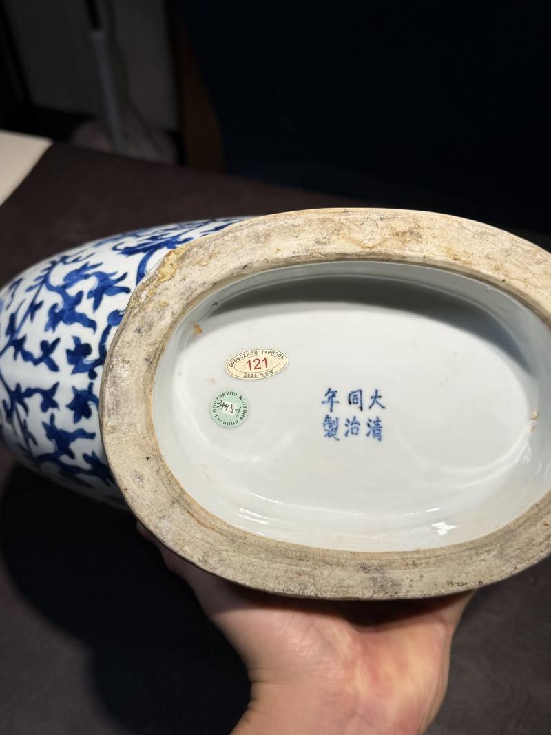 清同治 青花双凤纹抱月瓶 - 图14