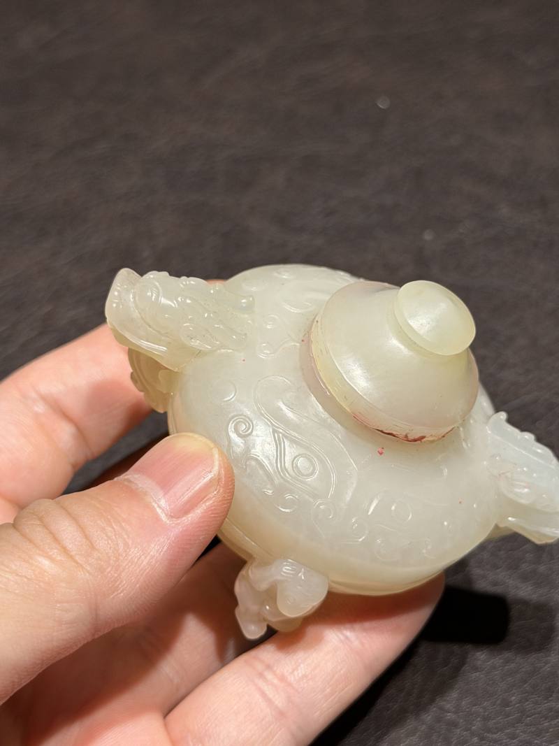 清乾隆 和田玉雕饕餮纹猴足龙耳炉 - 图8