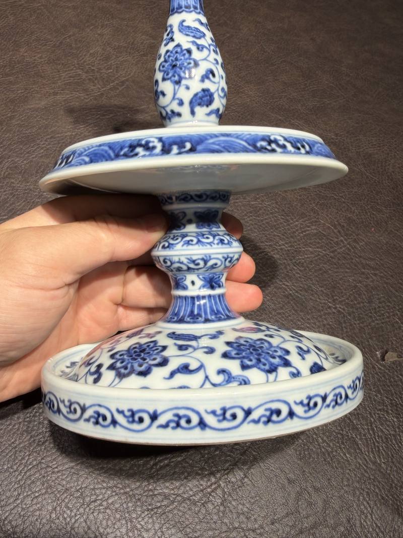 清乾隆 青花缠枝莲纹烛台 - 图15