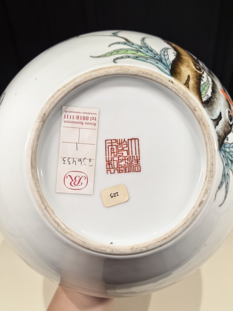 民国 粉彩九桃纹天球瓶 - 图20