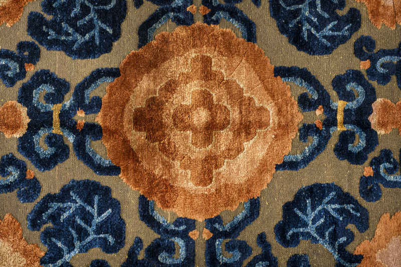 A fine silk carpet - 图4