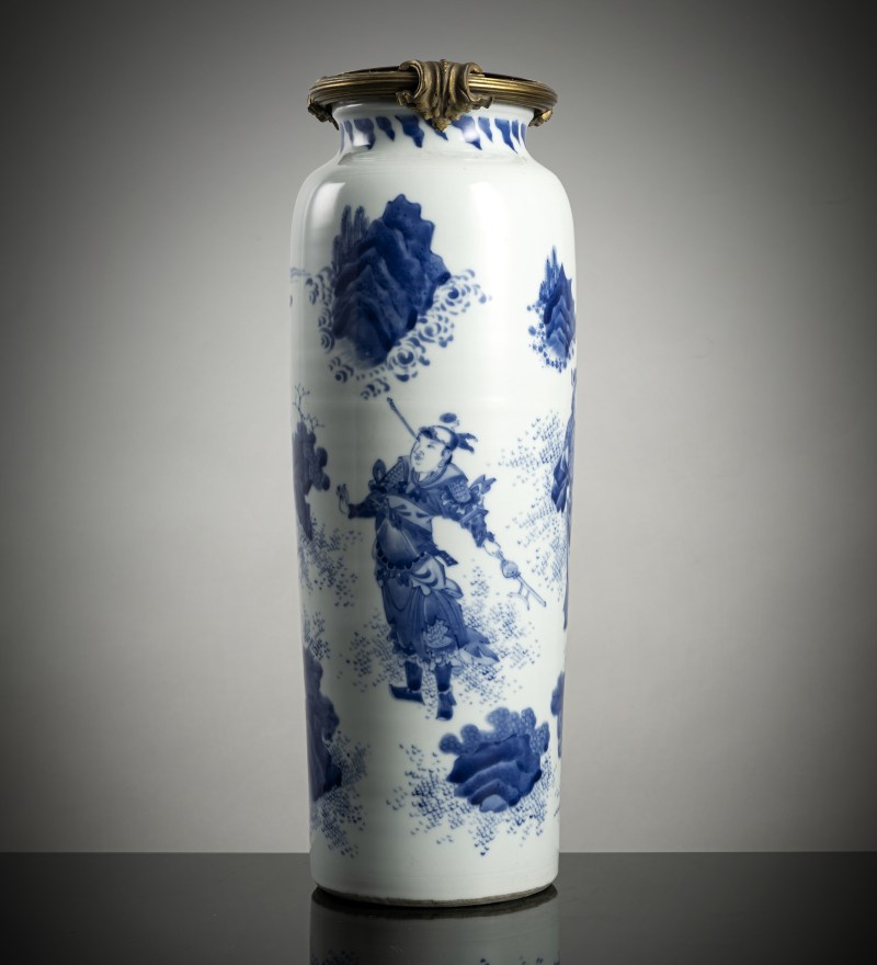 A blue and white 'warriors' sleeve vase (rolwagen) with gilt bronze mount - 图2