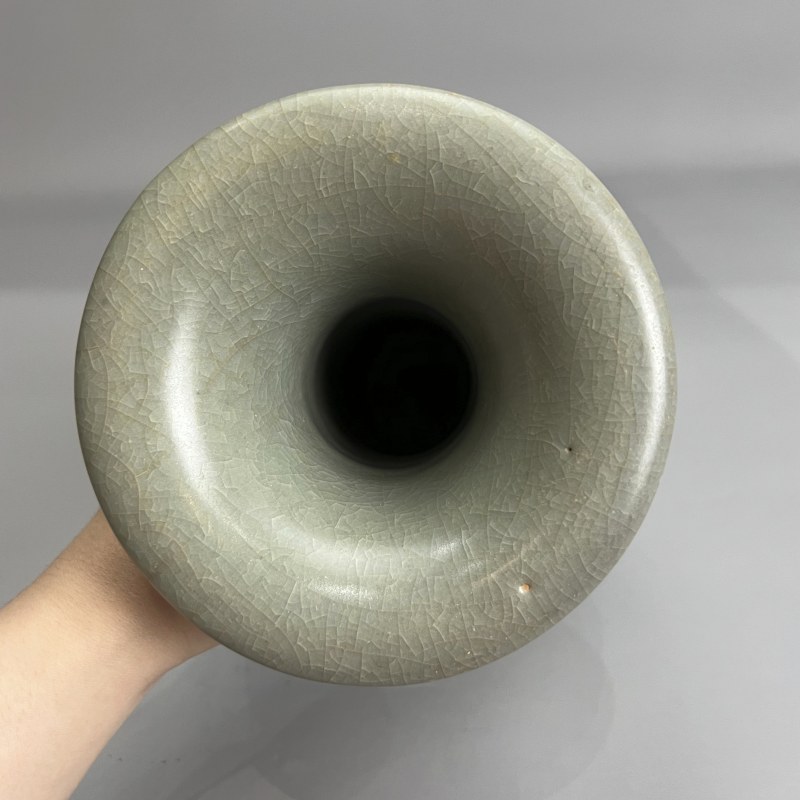 明代 龙泉窑粉青釉牡丹纹凤尾尊 - 图26