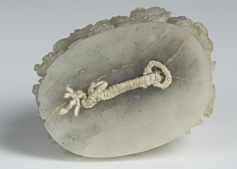 A fine carved jade handle with dragon between foliage and flowers - 图3