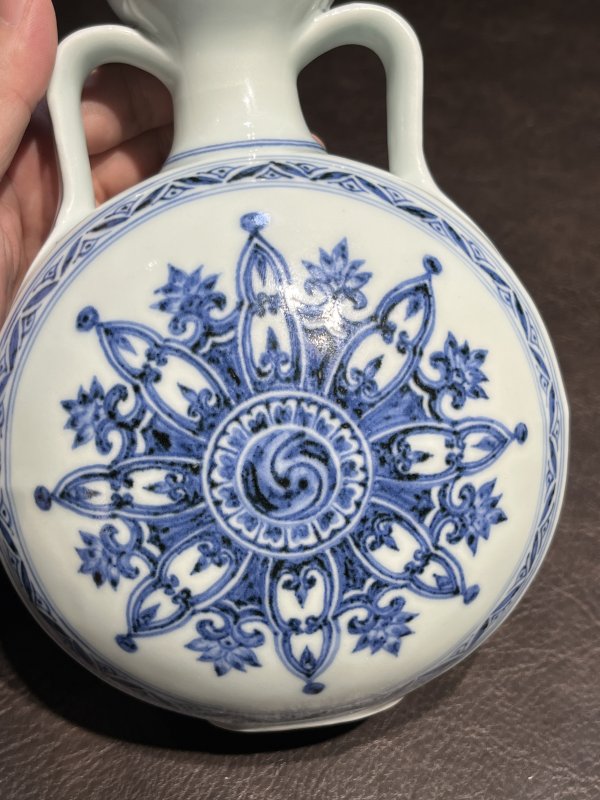 明永乐 青花绶带耳葫芦抱月瓶 - 图14
